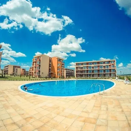 At Sunny Beach, Апартаменти